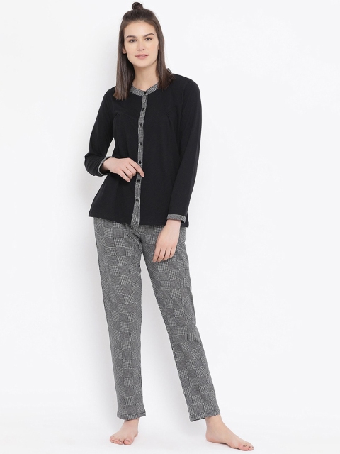 

Kanvin Women Black & Grey Printed Night Suit