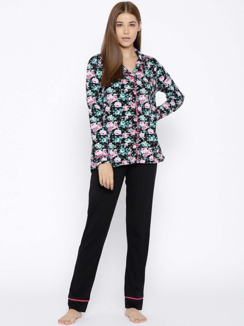 

Kanvin Women Black & White Printed Pure Cotton Night suit