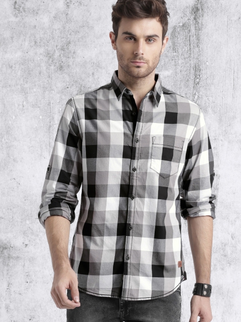

Roadster Men Black & White Checked Casual Shirt