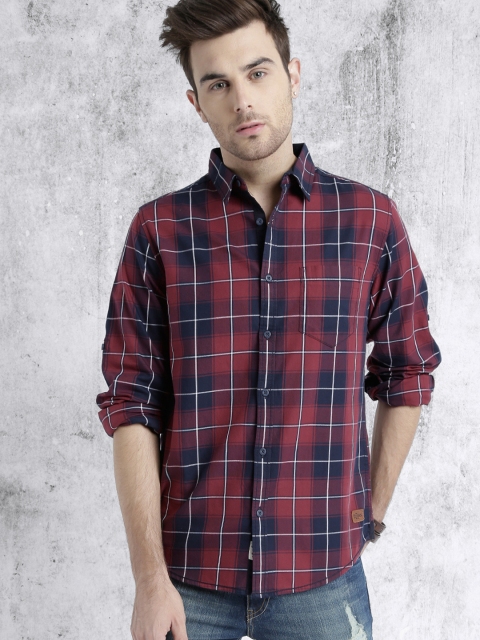

Roadster Men Maroon & Navy Checked Casual Shirt