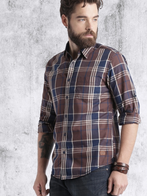

Roadster Men Brown & Navy Regular Fit Checked Casual Shirt