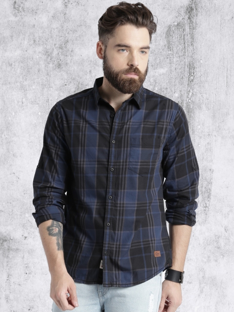 

Roadster Men Blue & Black Regular Fit Checked Casual Shirt