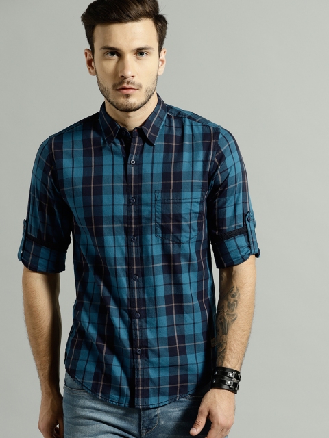 

Roadster Men Tonal Blue Regular Fit Checked Casual Shirt