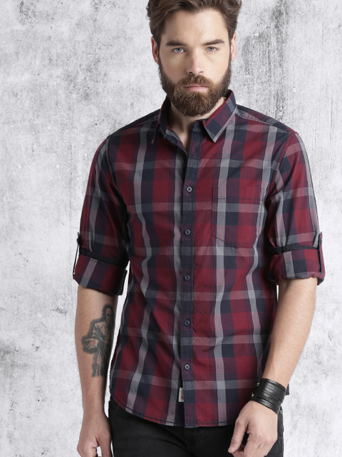

Roadster Men Maroon & Navy Checked Casual Shirt