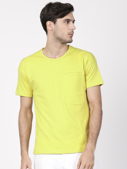 

ether Men Lime Green Solid Round Neck T-shirt