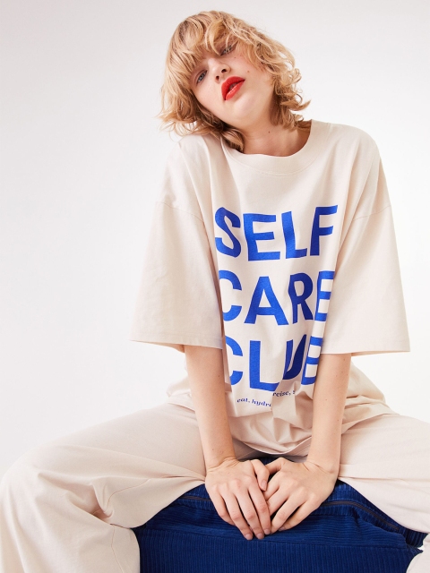 

H&M Women Beige & Blue Oversized Printed Pure Cotton T-Shirt