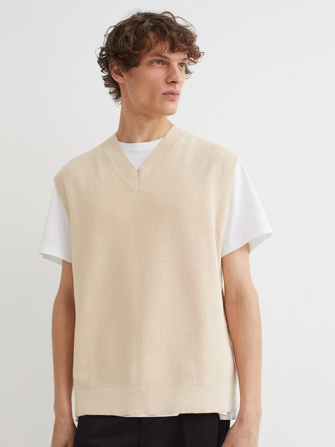 

H&M Men Peach Coloured Regular Fit V -Neck Sweater Vest