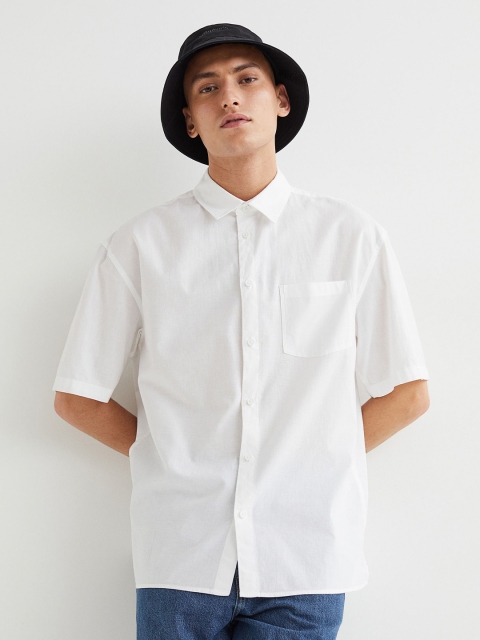 

H&M Men Black & White 2-Pack Relaxed Fit Short-Sleeved Shirts