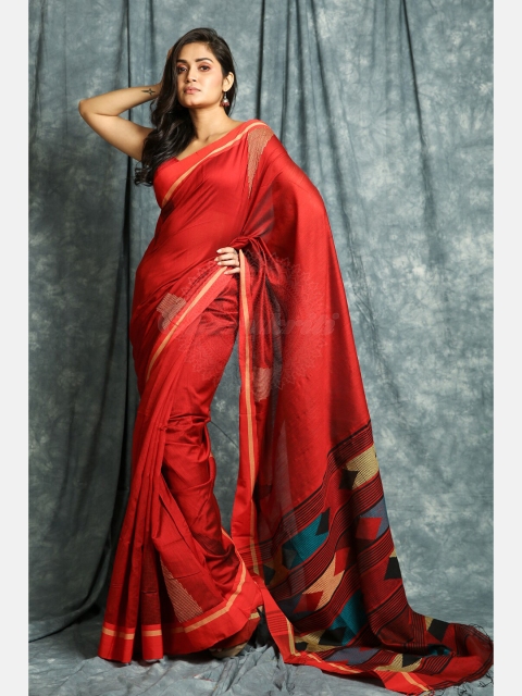 

Charukriti Red & Gold-Toned Solid Saree