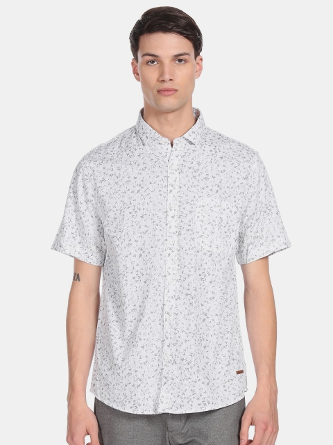 

Cherokee Men White Floral Printed Casual Shirt