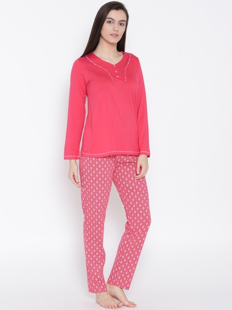 

Kanvin Women Pink & White Printed Night suit