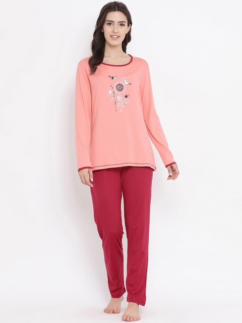 

Kanvin Women Peach-Coloured & Red Pure Cotton Printed Night Suit
