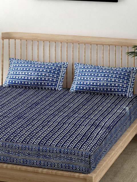 

EK BY EKTA KAPOOR Blue & White Geometric Pure Cotton 120 TC King Bedsheet with 2 Pillow Covers