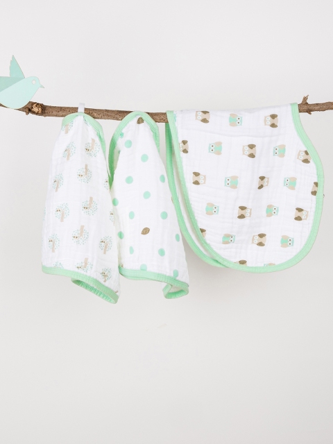 

KICKS & CRAWL Kids Pack of 3 Green & White Printed Bibs