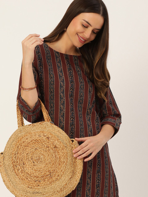 

AMUKTI Women Maroon & Navy Blue Ethnic Motifs Printed Straight Kurta