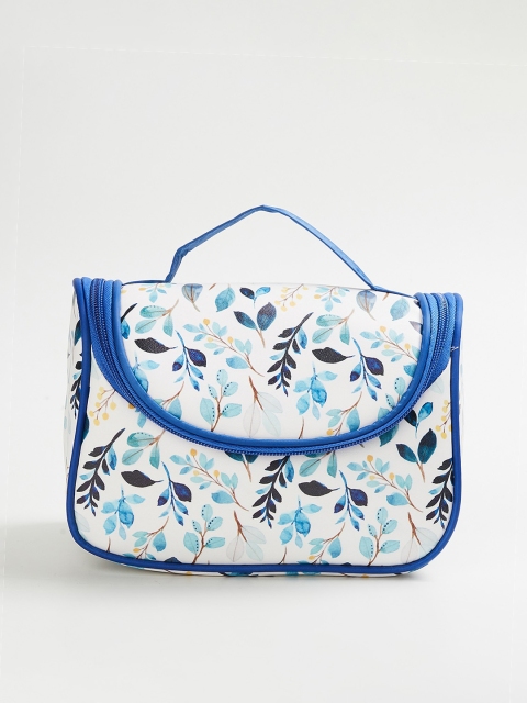 

Ginger by Lifestyle Blue & White Printed Synthetic Toiletry Kit