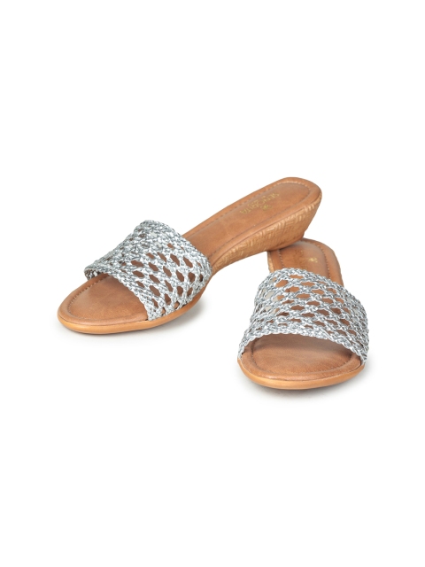 

Senorita Women Silver-Toned Self Designed Sliders