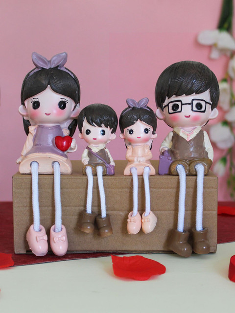 

TIED RIBBONS Set Of 4 Brown & White Valentine Long Leg Family Couple with Kids Statue Decorative Showpiece