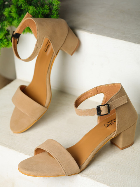 

LONDON STEPS Brown Block Sandals with Buckles