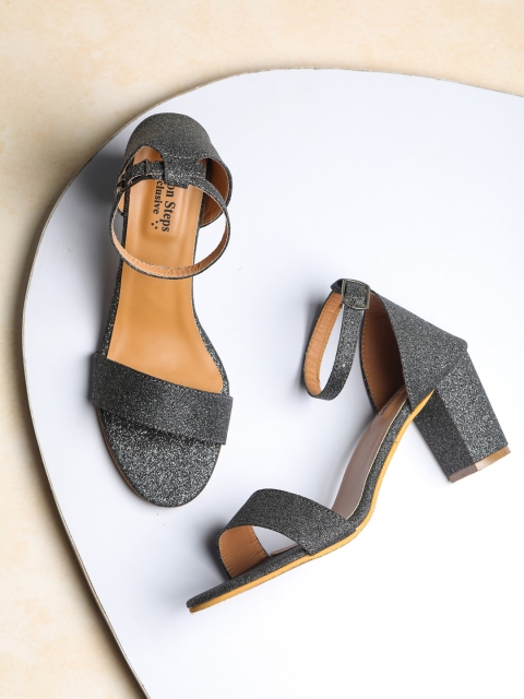 

LONDON STEPS Black Textured Block Sandals with Buckles