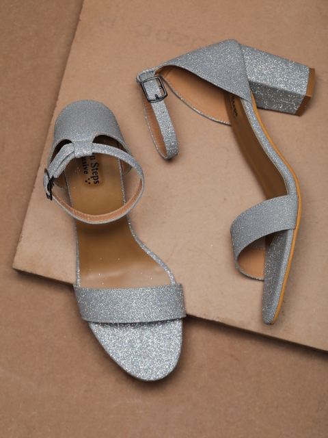 

LONDON STEPS Silver-Toned Block Pumps