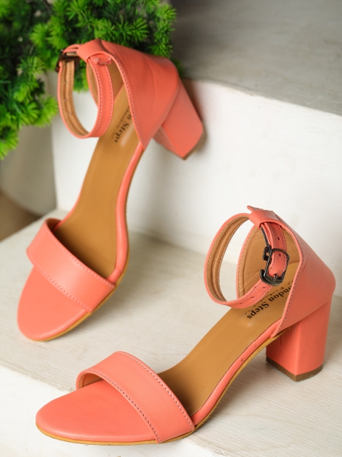 

LONDON STEPS Peach-Coloured Block Sandals with Buckles
