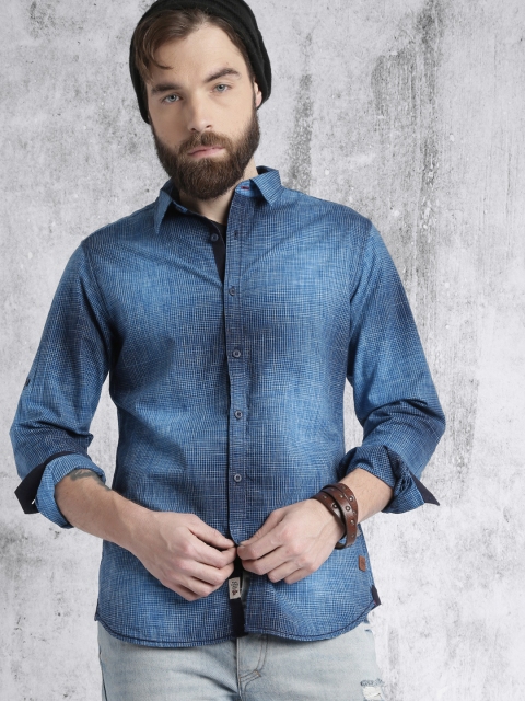 

Roadster Men Blue Checked Casual Shirt