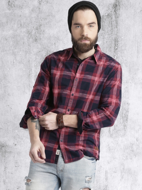 

Roadster Men Navy & Red Checked Casual Shirt, Navy blue