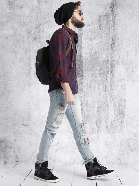 

Roadster Men Maroon & Navy Checked Casual Shirt