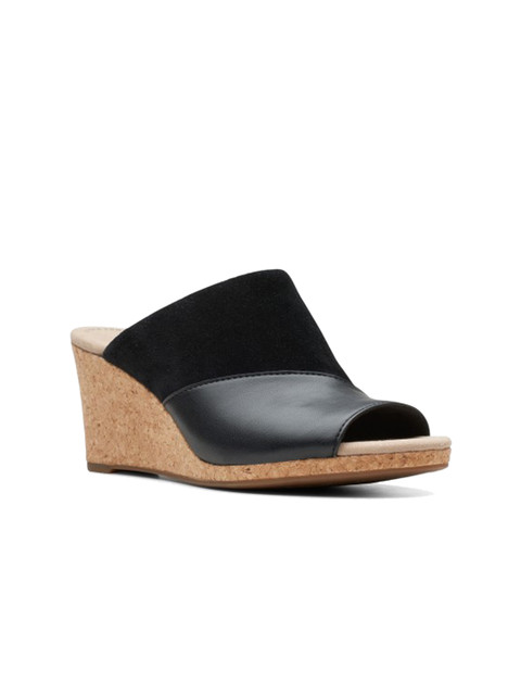 

Clarks Women Black Colourblocked Suede Flat Boots
