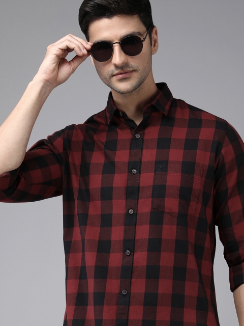

Van Heusen Sport Men Maroon & Black Slim Fit Checked Pure Cotton Casual Shirt