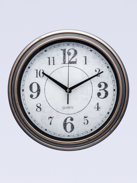 

MARKET99 Gold-Toned & White Solid Analogue Round Wall Clock 31cm