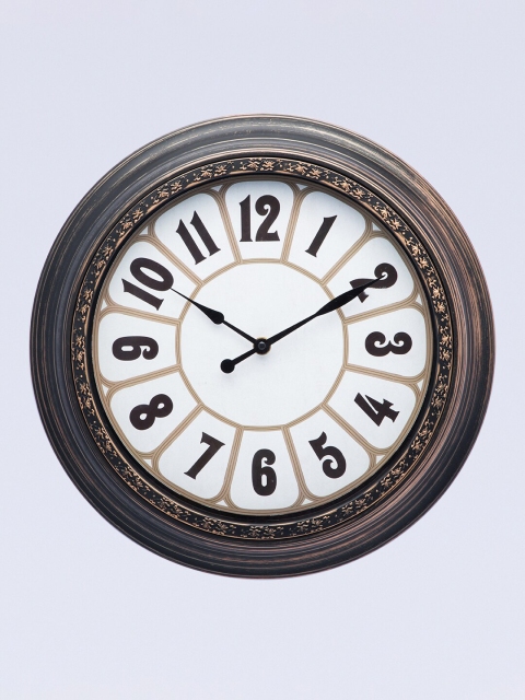

MARKET99 Gold-Toned & Black Contemporary Wall Clock