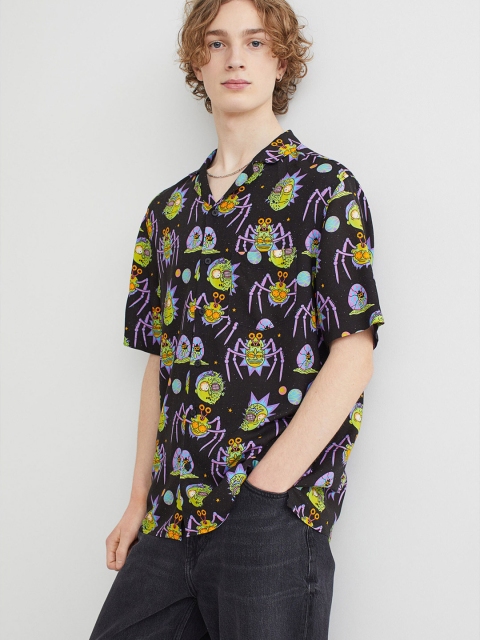 

H&M Men Black Relaxed Fit Patterned Resort Shirt