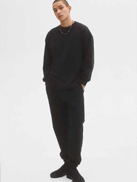 

H&M Men Black Solid Oversized Fit Cotton Top