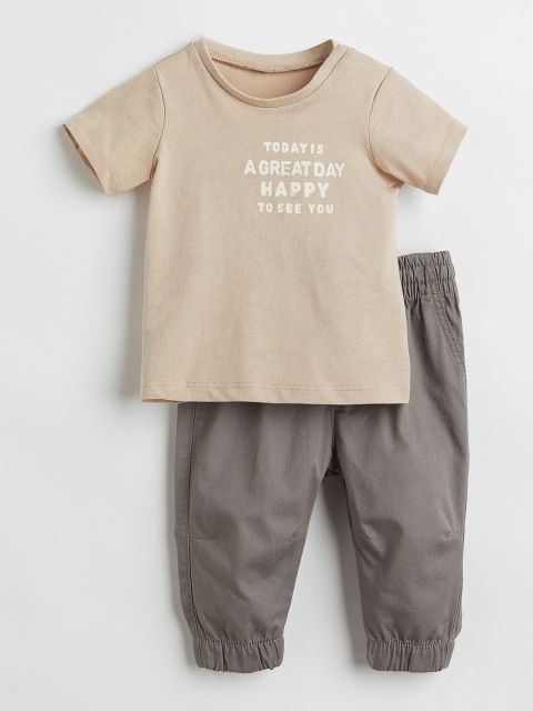

H&M Boys Beige & Grey 2-piece cotton set