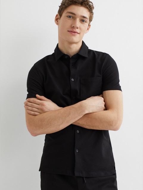 

H&M Men Black Solid Muscle Fit Cotton Pique Top