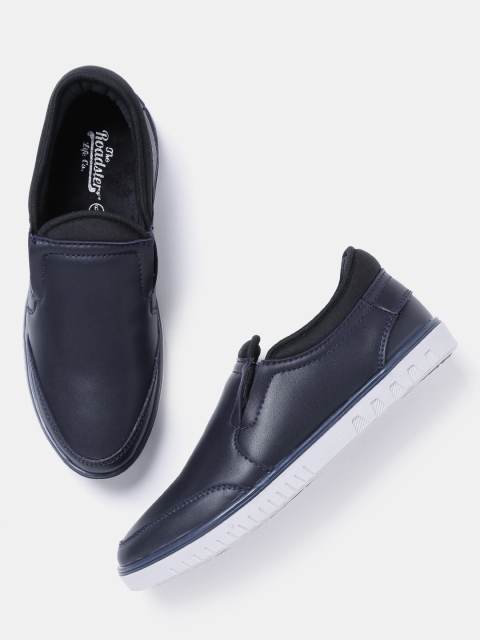 

Roadster Men Navy Slip-On Sneakers, Navy blue