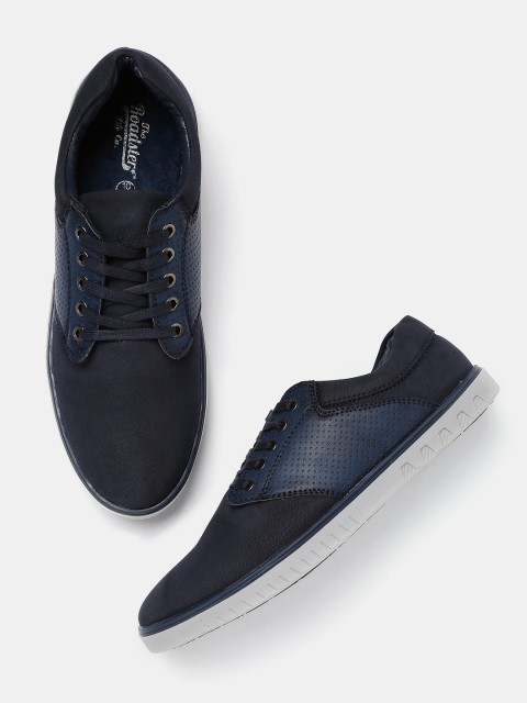 

Roadster Men Navy Perforated Sneakers, Navy blue