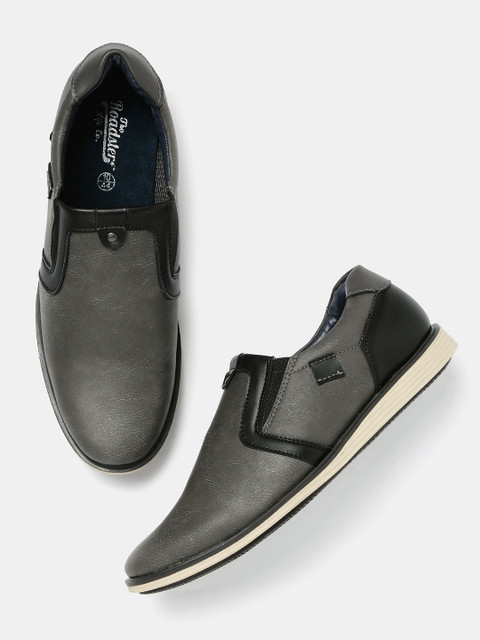 

Roadster Men Grey & Grey Slip-On Sneakers
