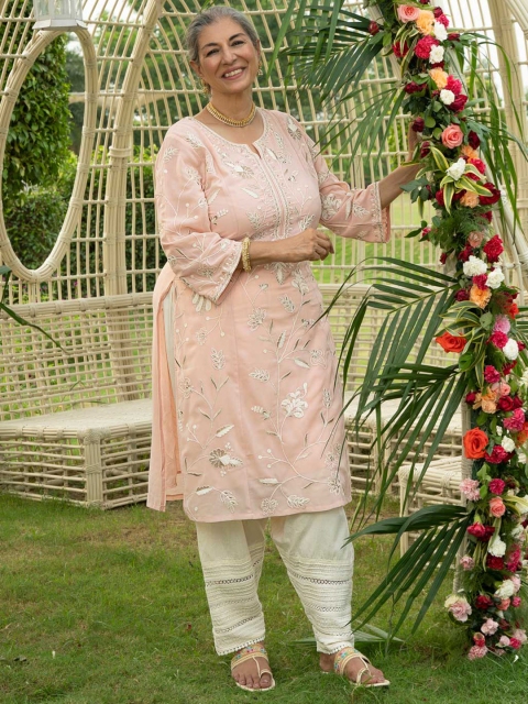 

Lakshita Women Peach-Coloured & Gold-Toned Ethnic Motifs Embroidered Cotton Kurta