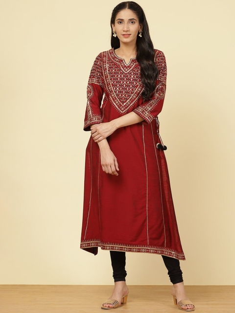 

Lakshita Women Red & Gold-Toned Geometric Yoke Design Thread Work Cotton Kurta