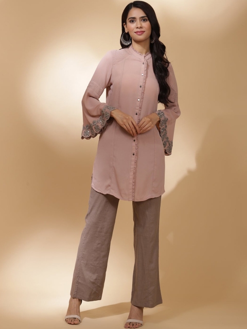 

Lakshita Women Red Embroidered Straight Kurta