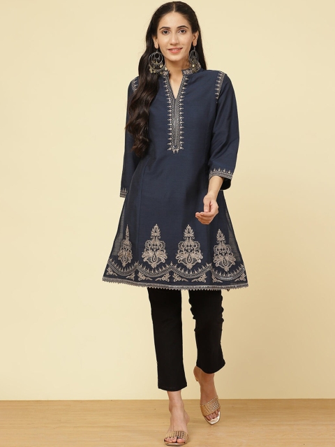 

Lakshita Women Blue & Gold-Toned Ethnic Motifs Yoke Design Thread Work Kurta