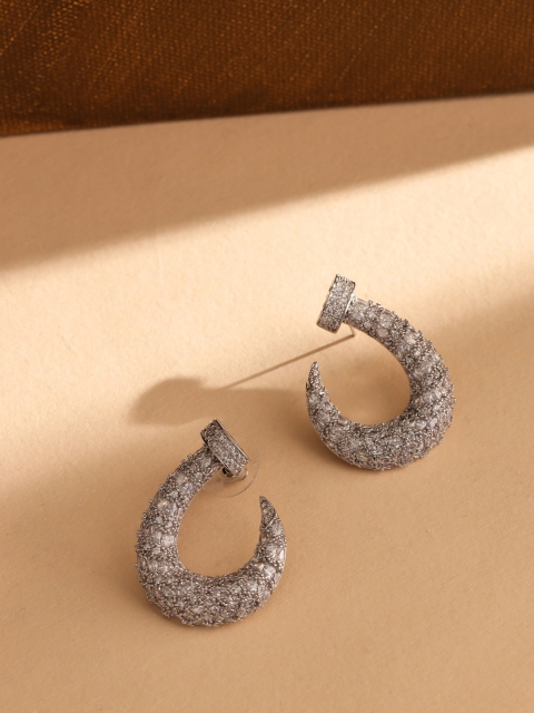 

shaze Silver-Toned Classic Drop Earrings