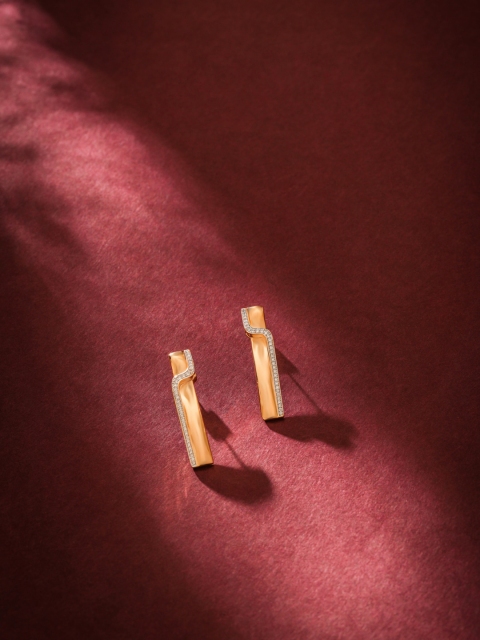 

shaze Gold-Toned Classic Half Hoop Earrings