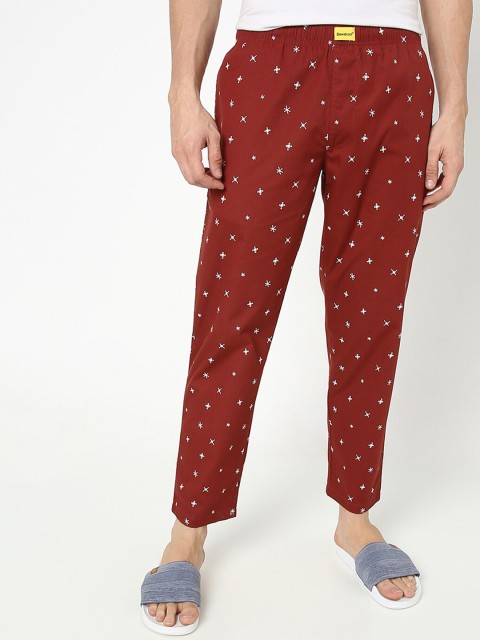

Bewakoof Men Maroon Conversational Print Lounge Pants