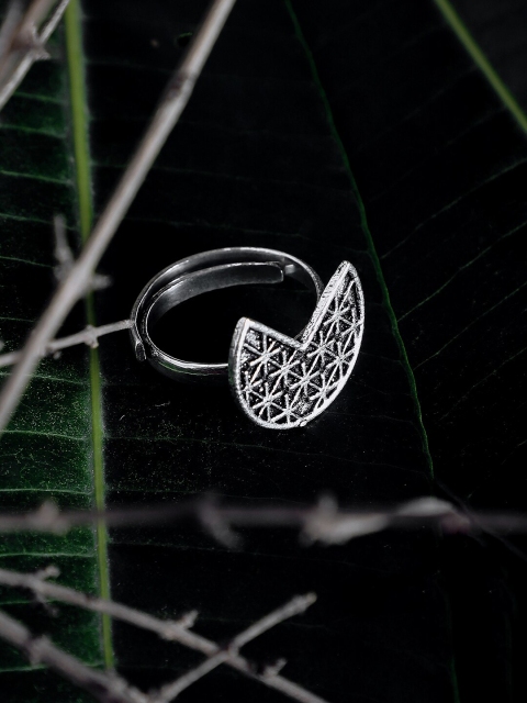

ZeroKaata Oxidised Silver-Plated Finger Ring