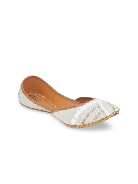 

The Desi Dulhan Women White Embellished Leather Ethnic Mojaris