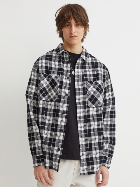 

H&M Men Black Relaxed Fit Checked shirt